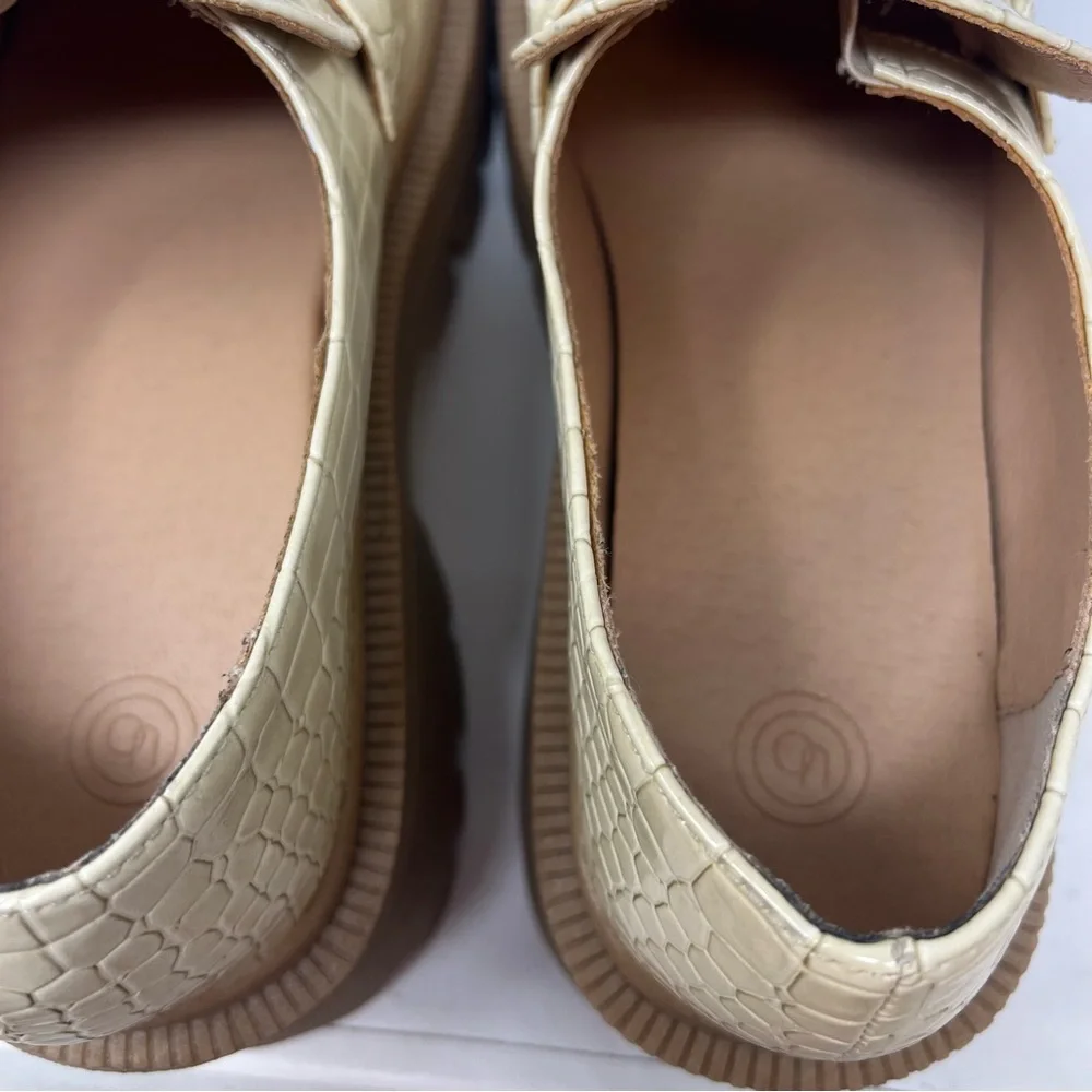 Urban Outfitters Boca Croc Embossed Lug Platform Loafers Cream US 9 Y2K